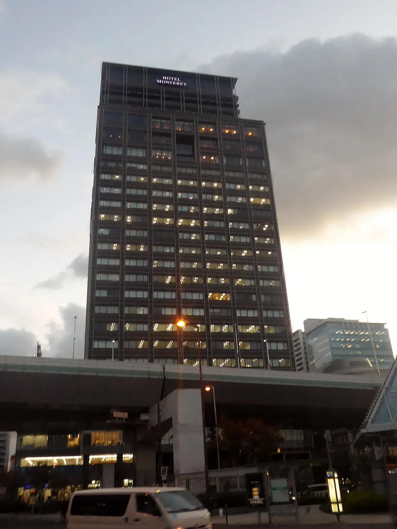 Hotel Monterey Grasmere Osaka : vue de l'établissement