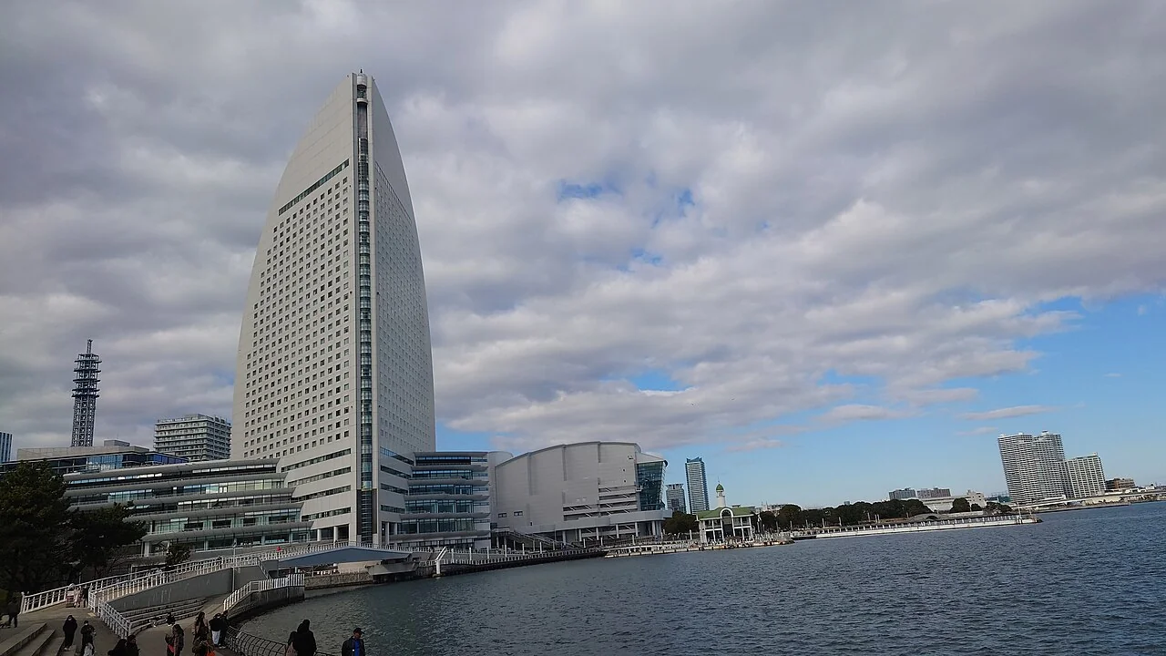 InterContinental Yokohama Grand photographié depuis le port
