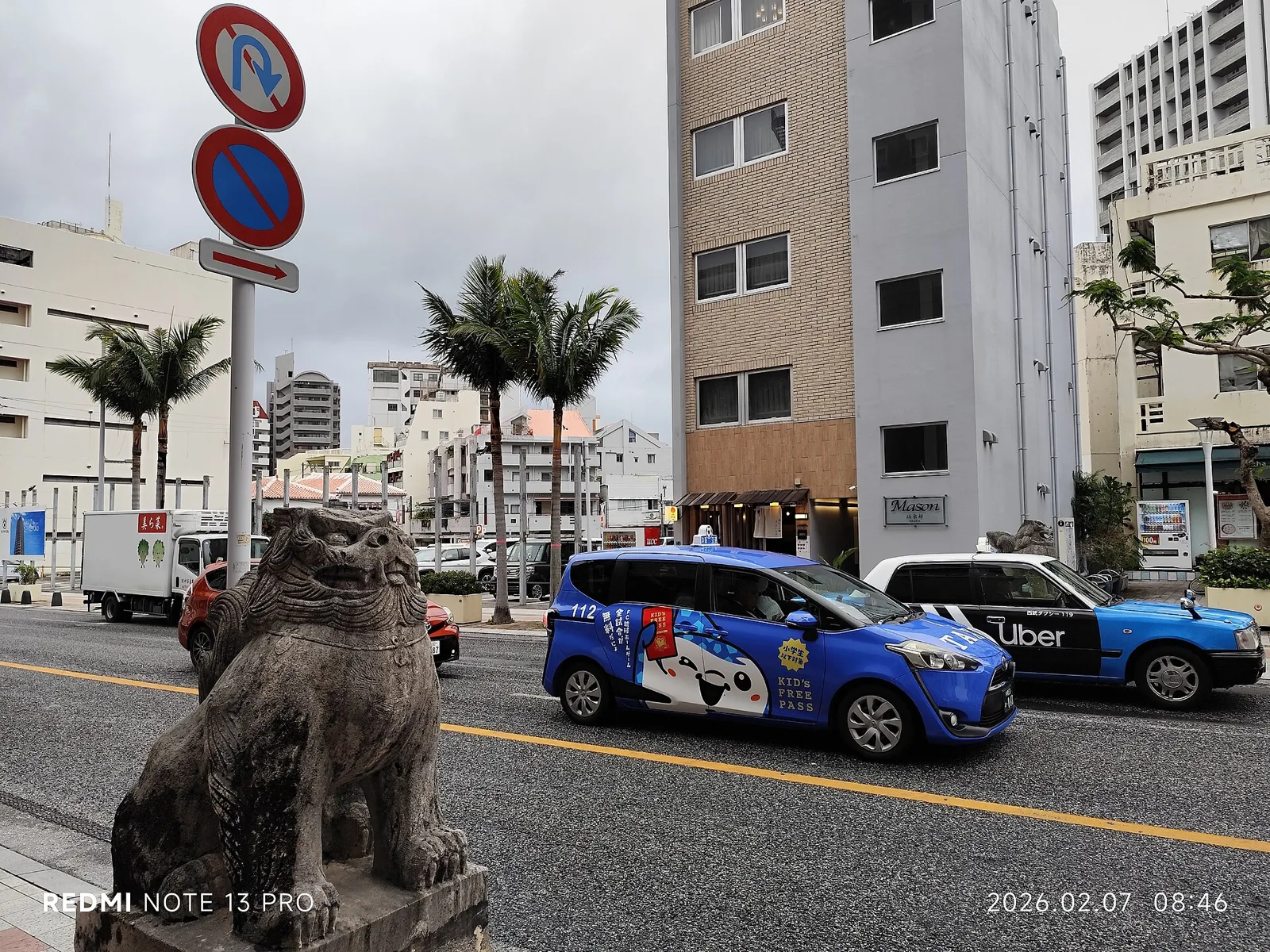 Rue Kokusai-dori à Naha, accessible pour une première soirée à pied