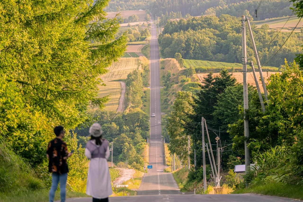 Jet Coaster Road près de Kamifurano pour un itinéraire rural en voiture