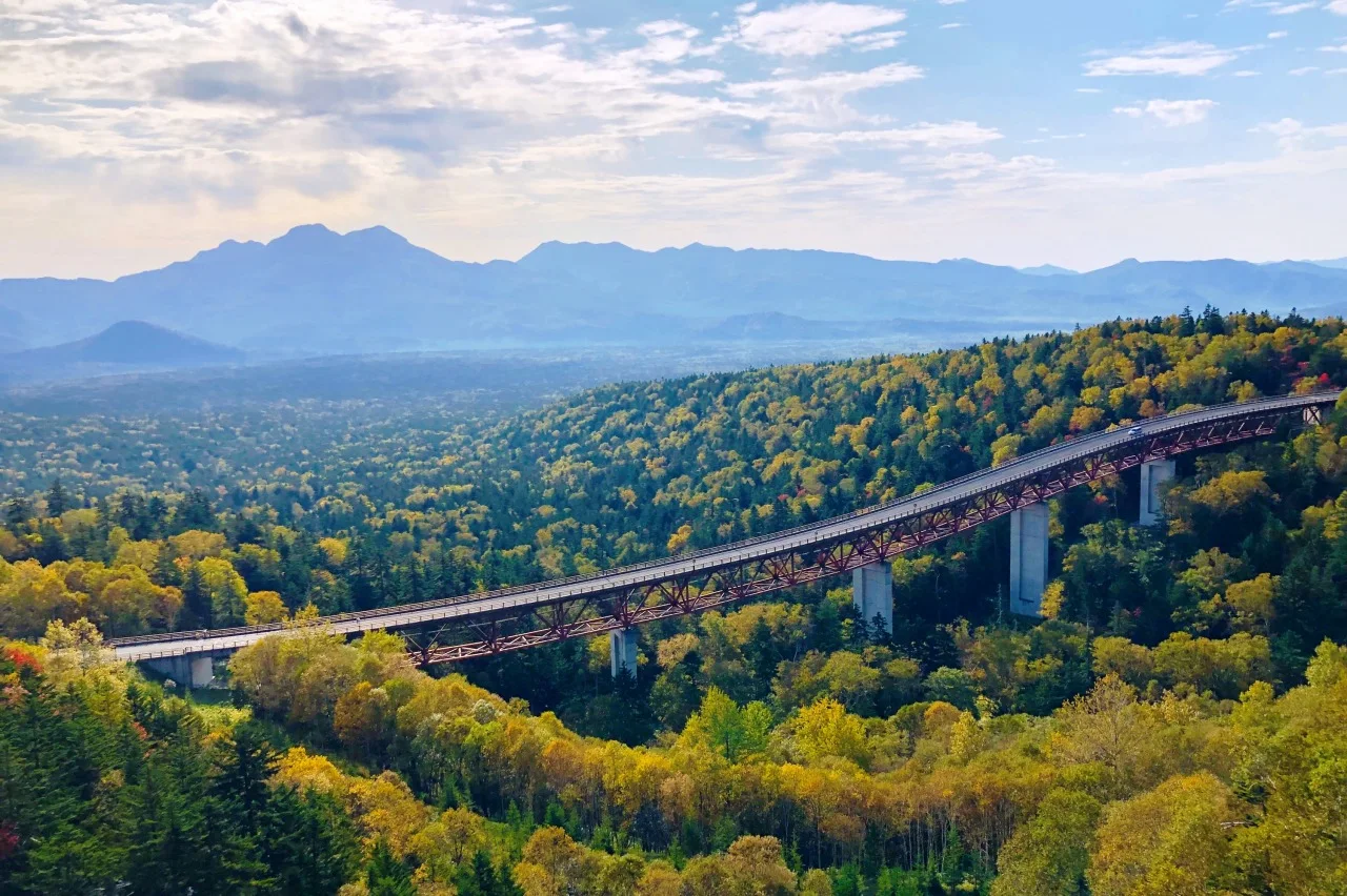 Route panoramique de Mikuni Pass dans les montagnes de Hokkaido