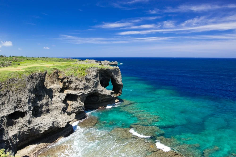 Paysage côtier d’Okinawa sur la Route 58