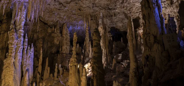 Gyokusendō à Okinawa World, visite abritée en cas de pluie