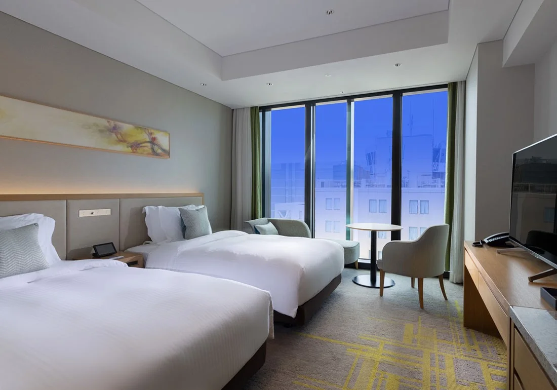 Miyako Hotel Hakata Superior Twin room with full-height window