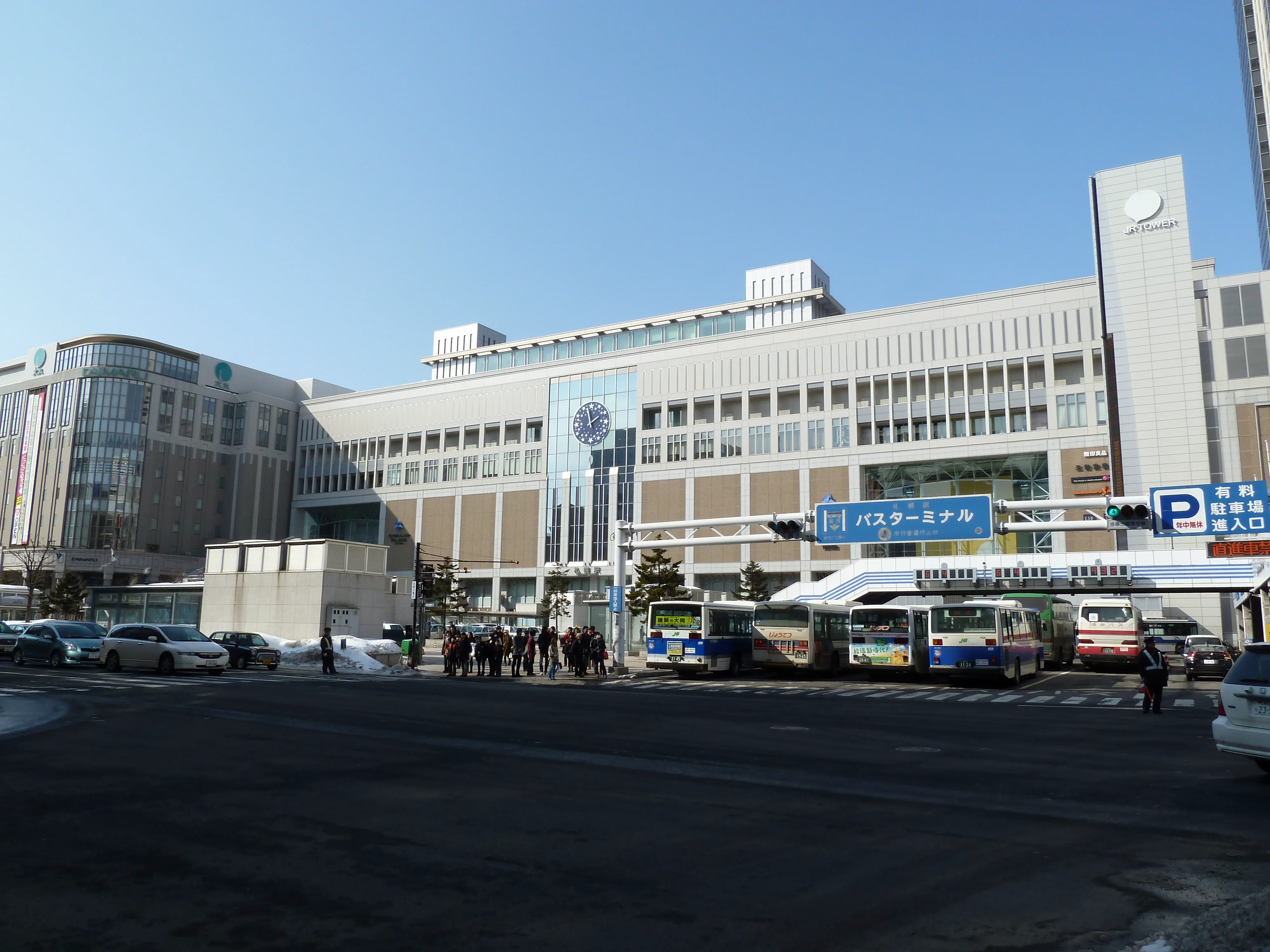 Sortie sud de JR Sapporo Station, utile lorsque plusieurs journées ferroviaires et les bagages structurent le séjour