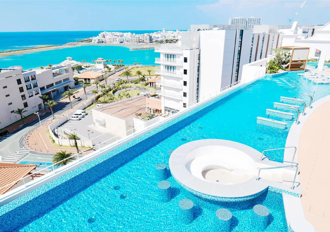 Lequ Okinawa Chatan Spa & Resort avec piscine sur le toit