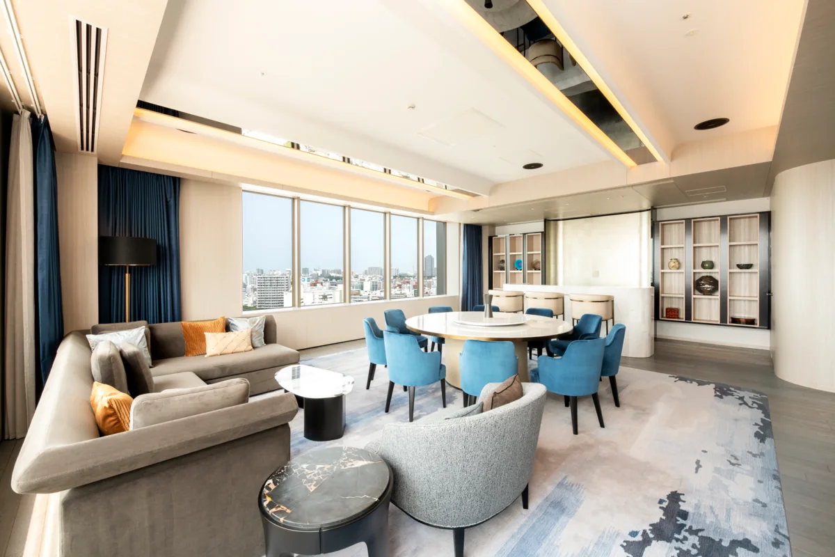 Espace de vie d’une suite du HOTEL COLLECTIVE Naha