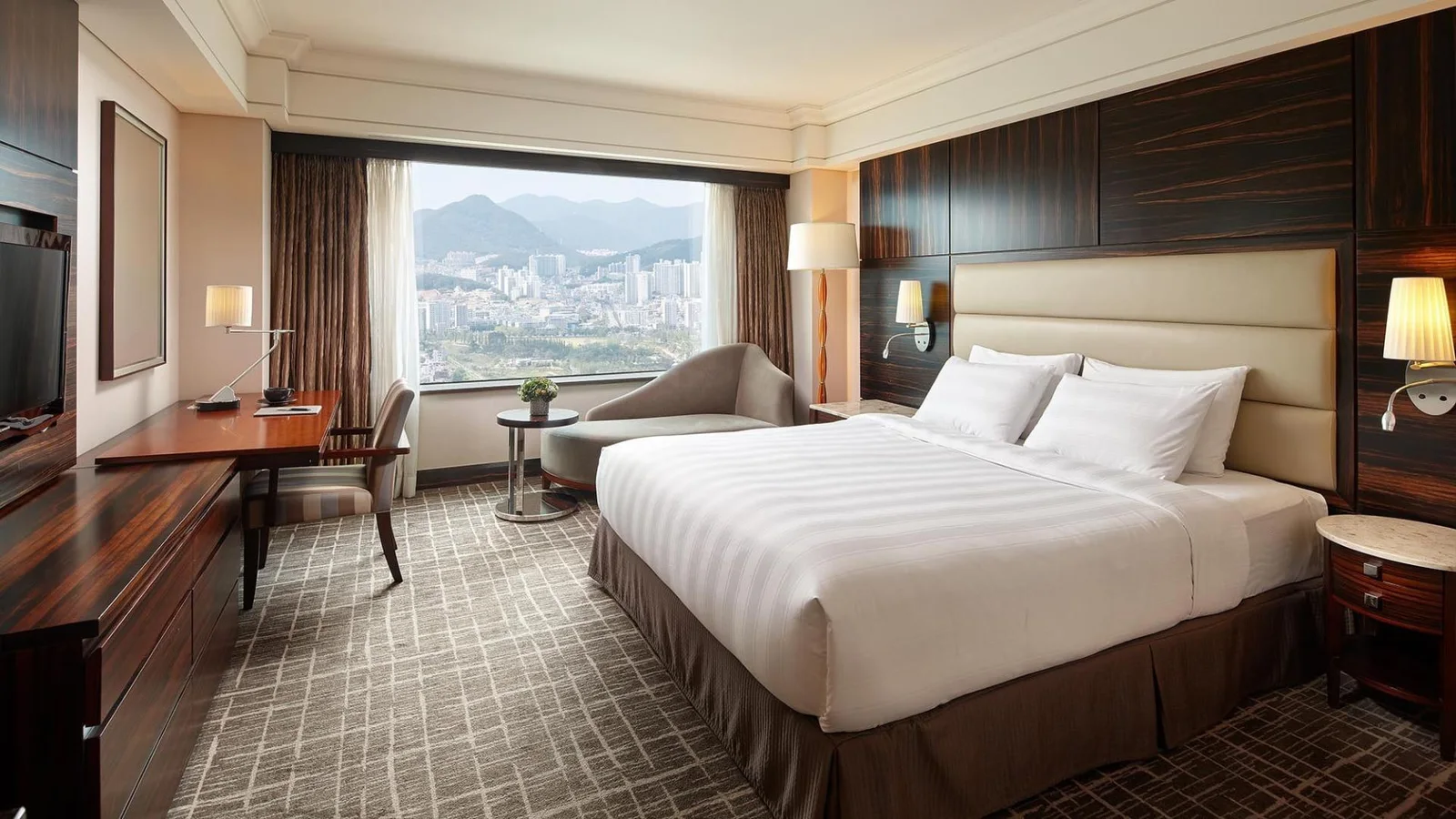 Chambre Deluxe du Lotte Hotel Busan avec vue urbaine