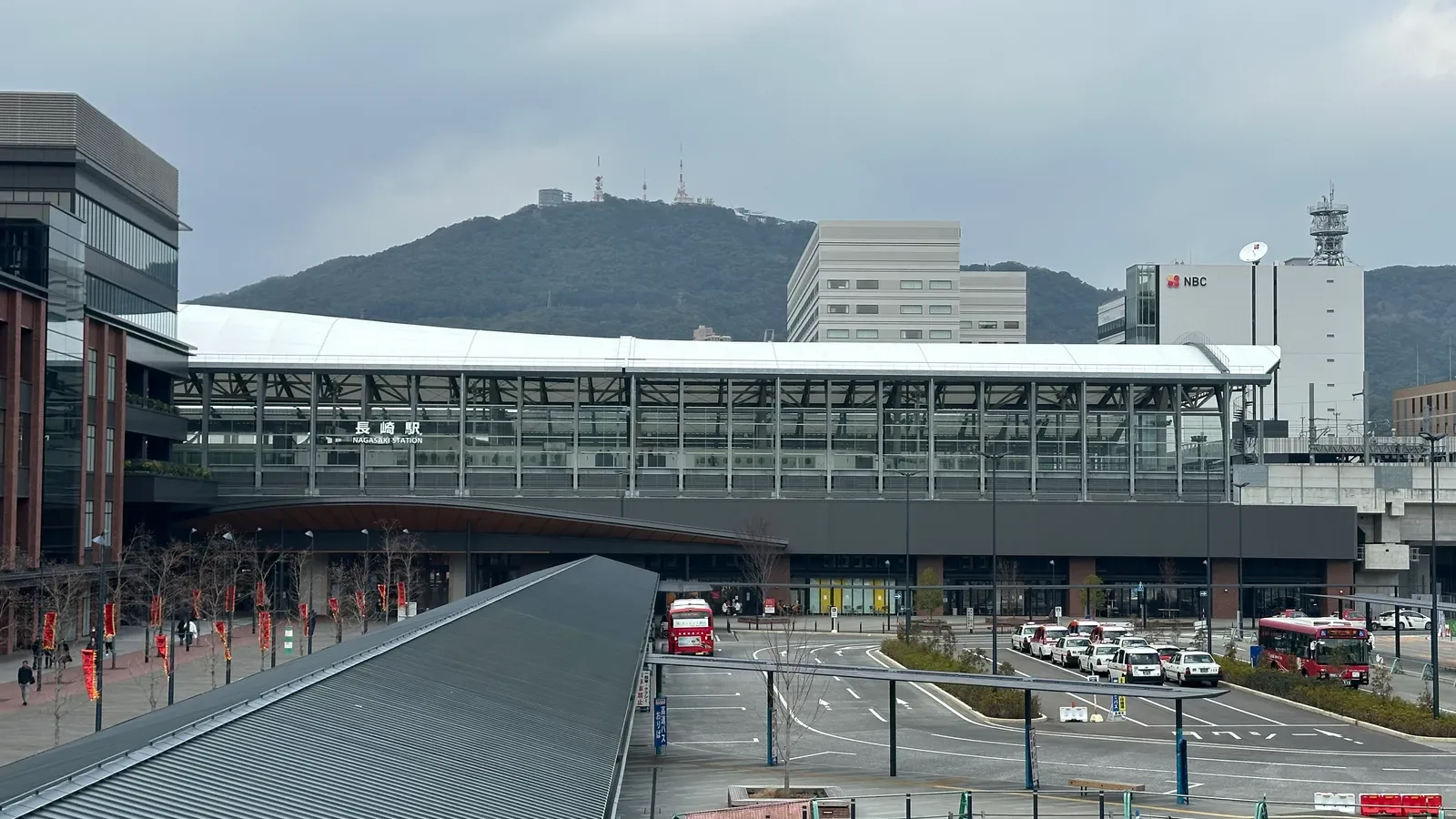Nagasaki Station : l’arrivée du train marque le début de la journée locale, pas la fin du temps de transport