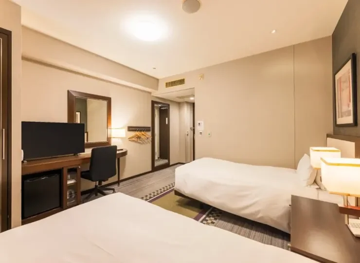 Hotel Sunroute Plaza Shinjuku : le bus aéroport vaut-il une chambre plus petite ?