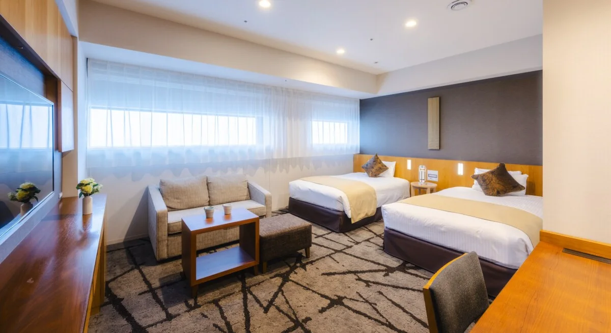 HOTEL GROOVE SHINJUKU et Tokyu Kabukicho Tower
