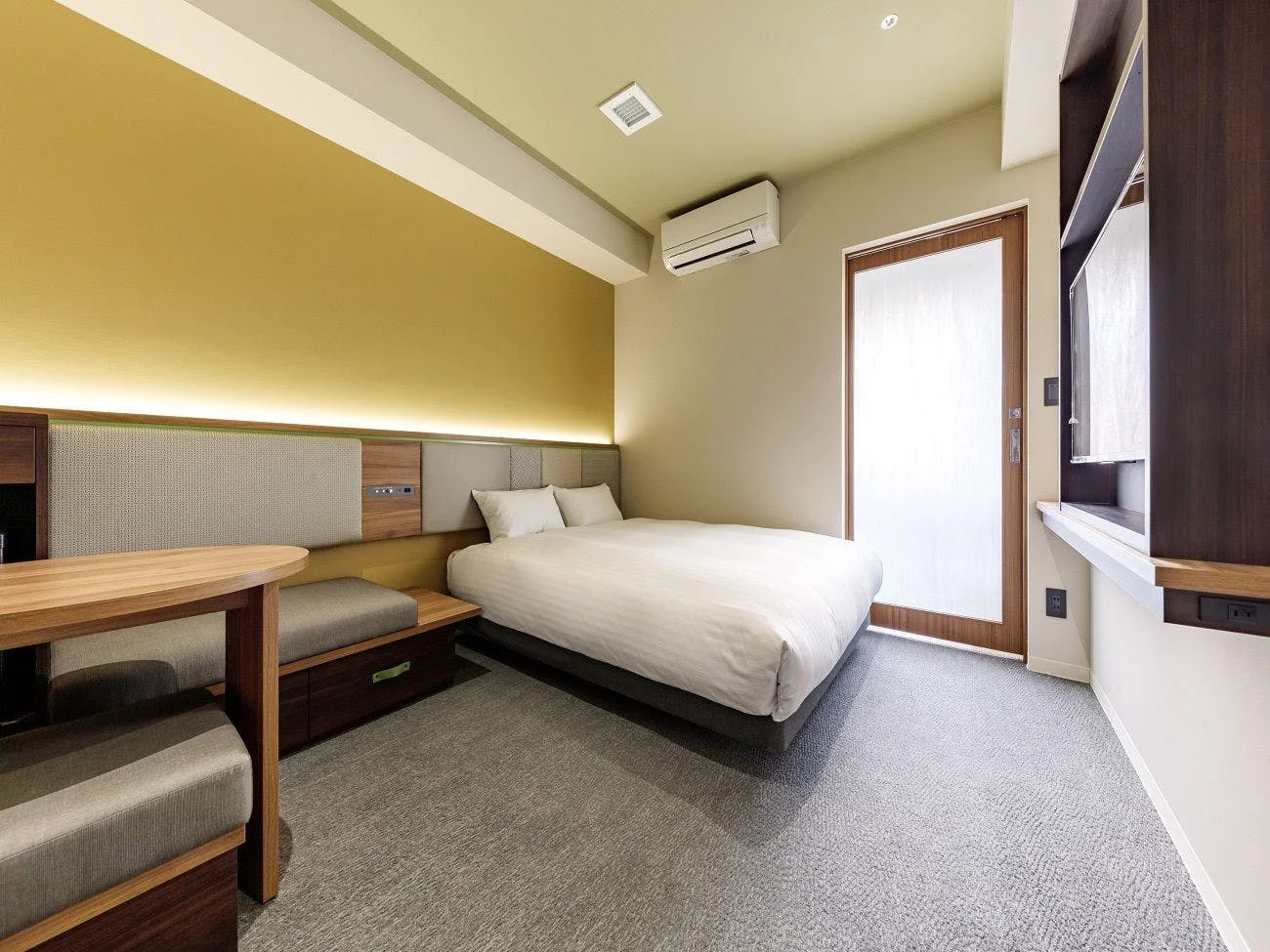 Nishitetsu Hotel CROOM Hakata Gion double guest room with separate shower
