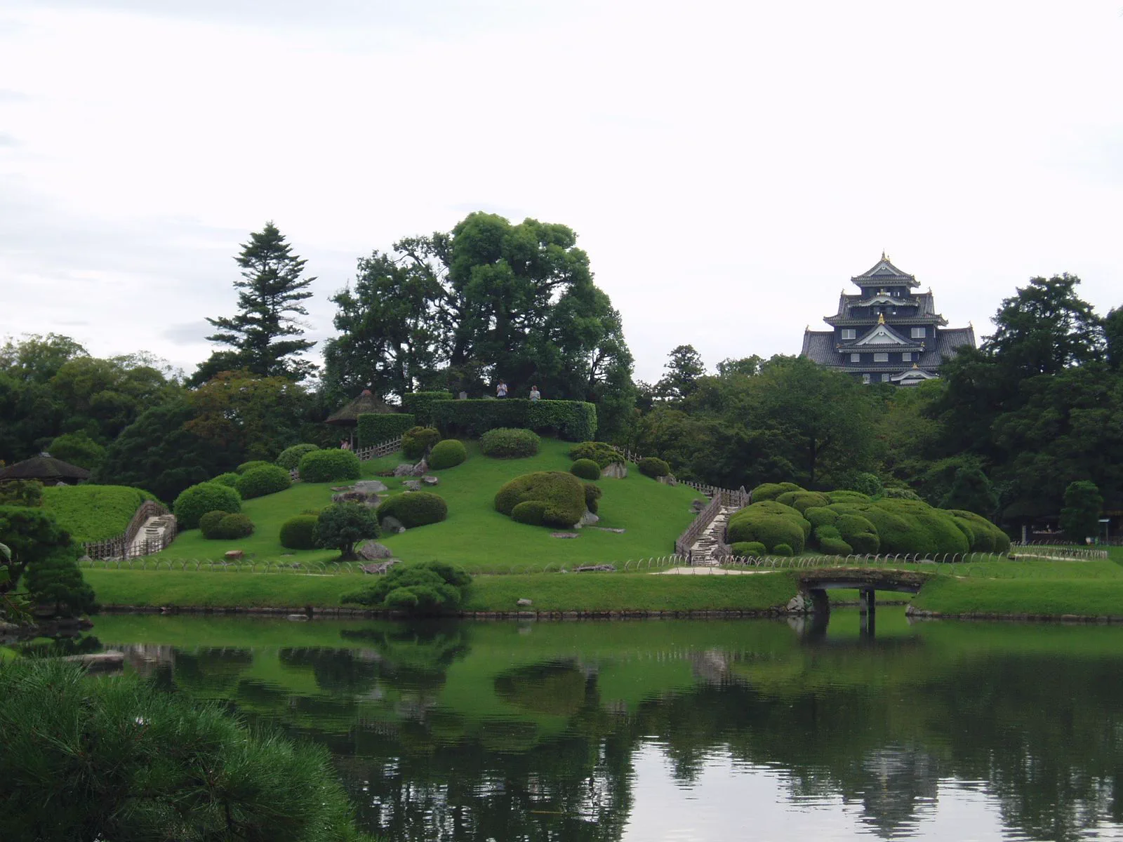 Kōrakuen et château d’Okayama dans le paysage d’automne