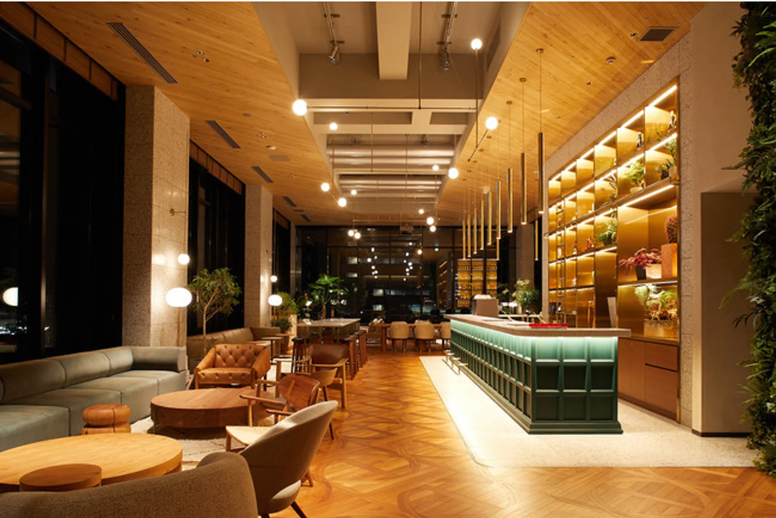 Espace commun en hauteur de THE KNOT HIROSHIMA