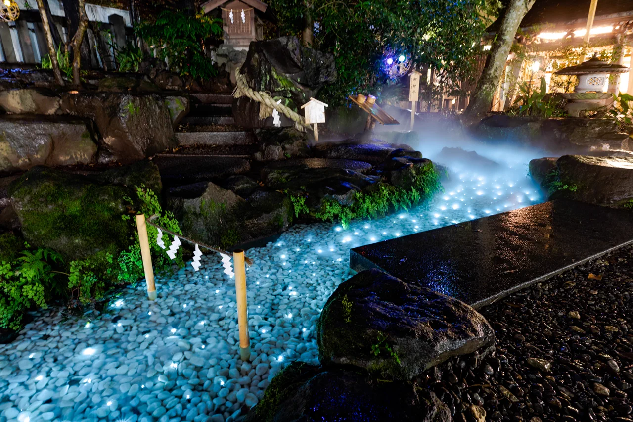 Fūrin illuminés pendant la visite du soir au sanctuaire Kawagoe Hikawa