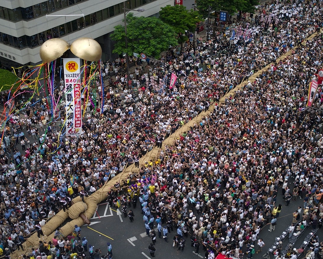 Foule du festival sur Kokusai Dori à Naha