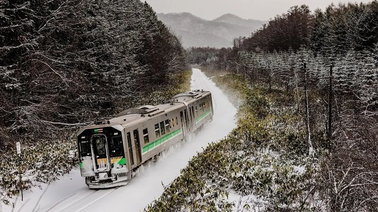 La ligne JR Furano et les trains saisonniers constituent l’épine dorsale du réseau de Furano et Biei pour les itinéraires sans voiture, mais ils doivent être planifiés en fonction des dates de fonctionnement réelles.