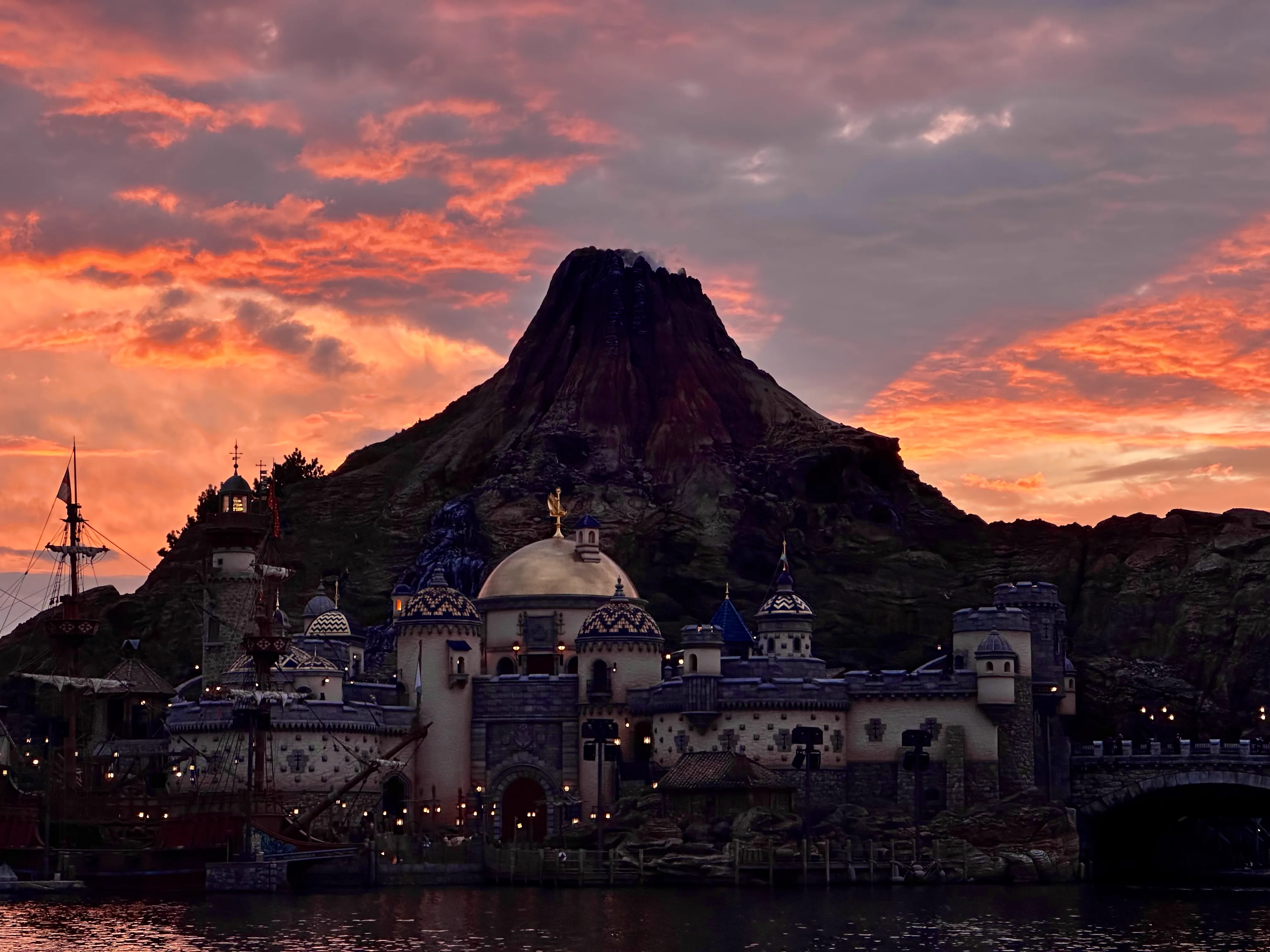 Tokyo DisneySea et le mont Prometheus, à envisager pour une deuxième journée au Resort