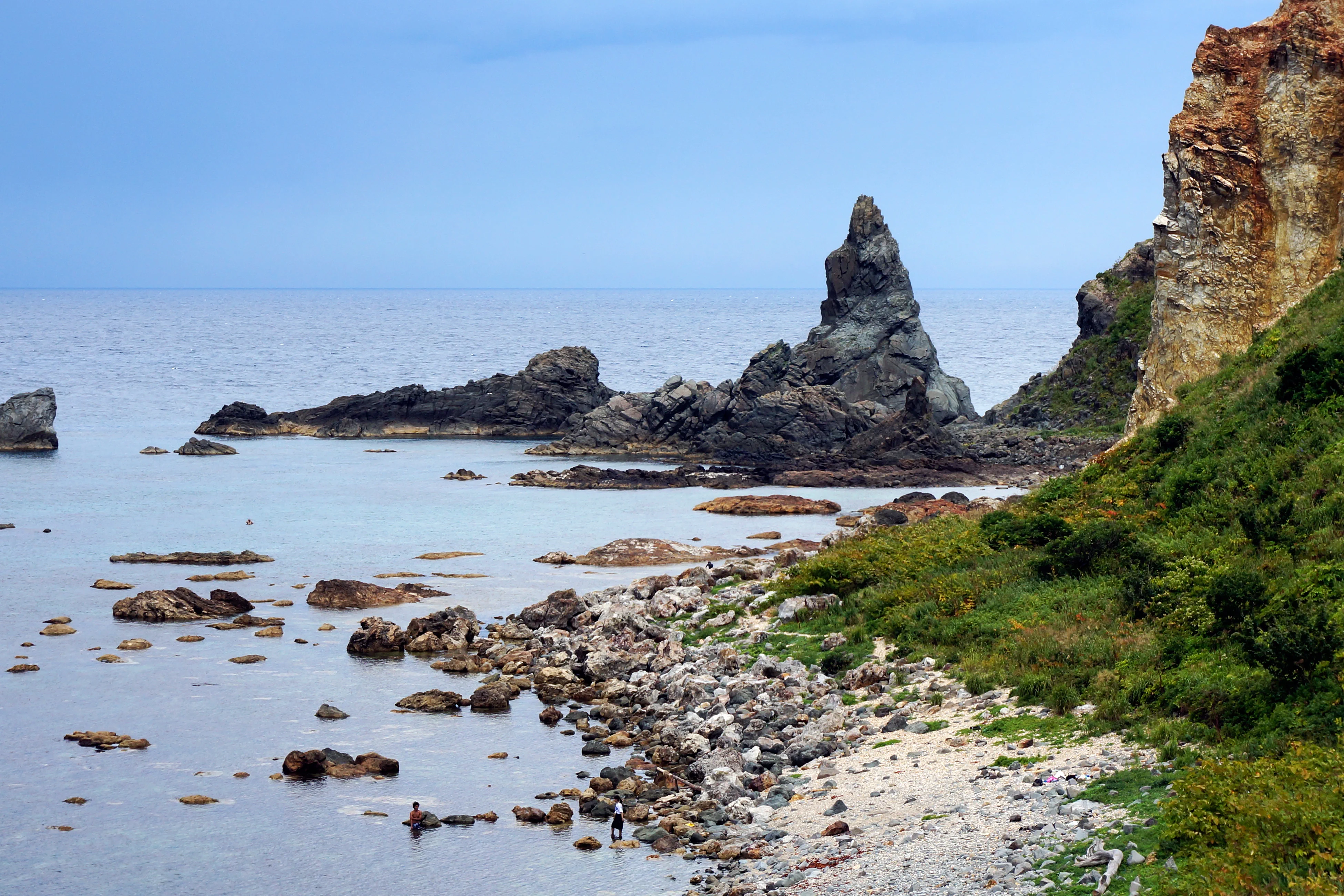 Eau claire et falaises de la côte de Shimamui à Shakotan