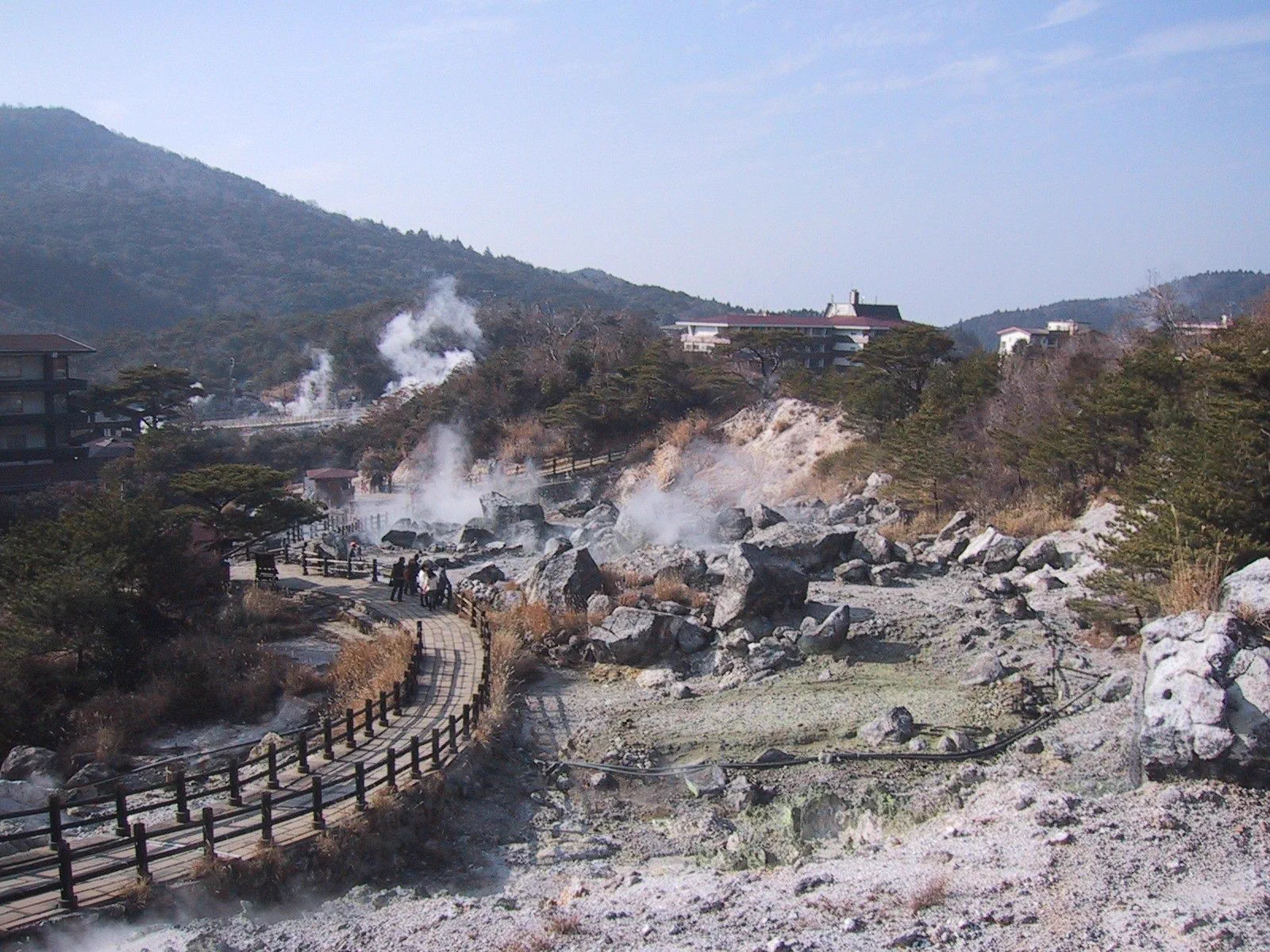 Fumerolles et paysage géothermique de Jigoku à Unzen