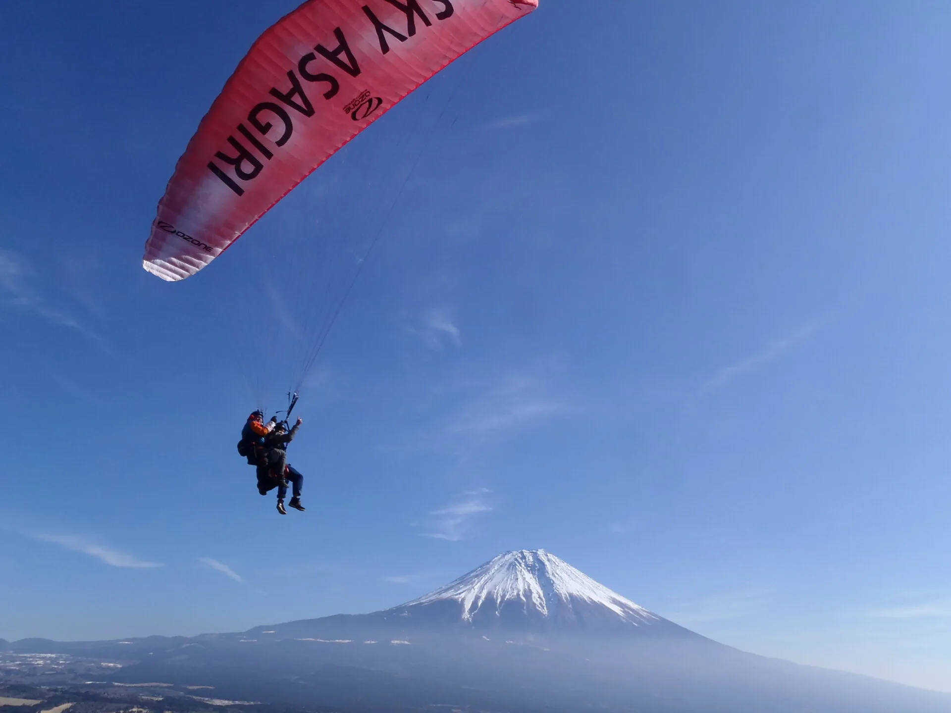 Vol tandem en parapente à Sky Asagiri avec le mont Fuji en arrière-plan