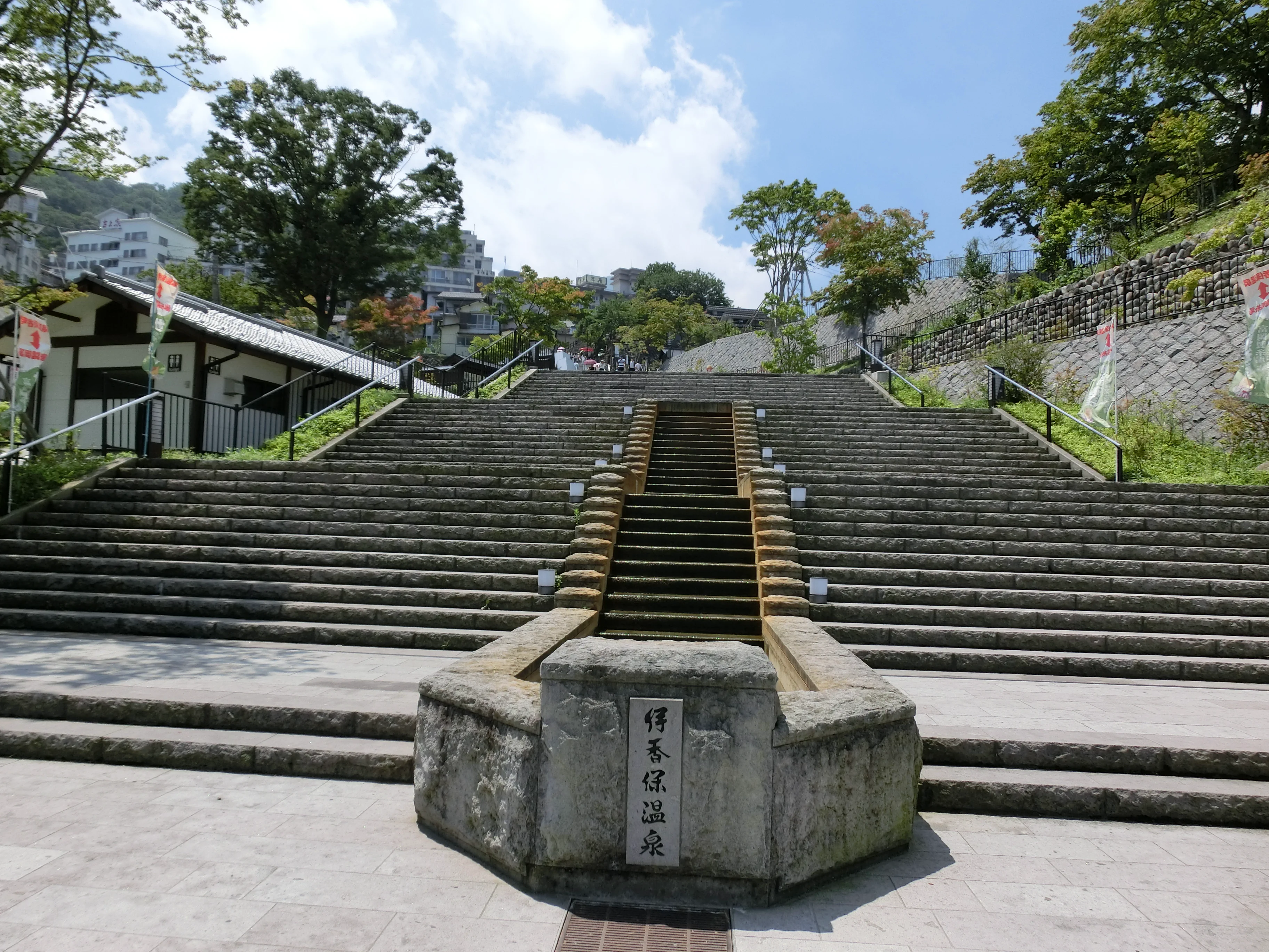 Les 365 marches d’Ikaho Onsen, atout de promenade mais contrainte réelle avec bagages ou mobilité réduite