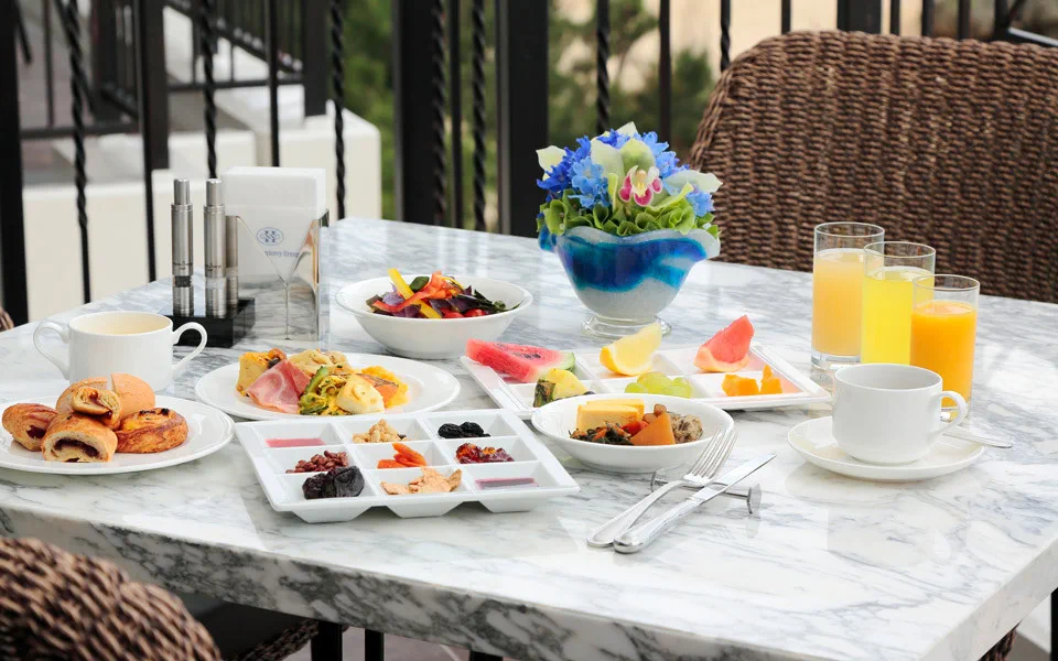 Photo officielle du restaurant et du menu du petit-déjeuner à l'Hotel Monterey Okinawa
