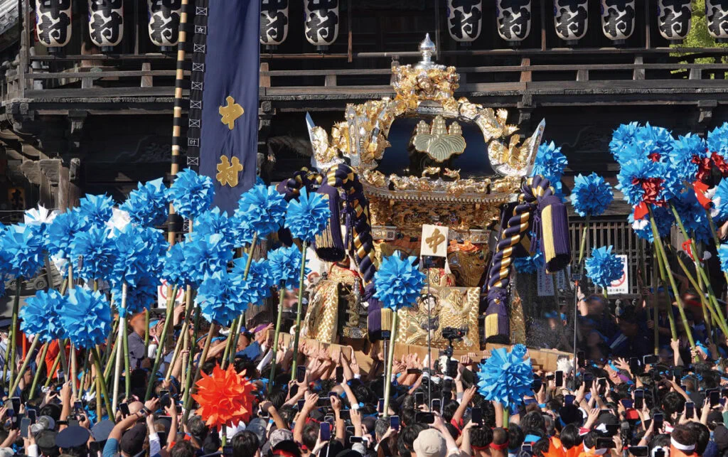 Yatai du Nada no Kenka Matsuri rassemblés au sanctuaire Matsubara Hachiman à Himeji