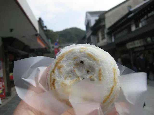 Umegae-mochi fraîchement grillé à Dazaifu