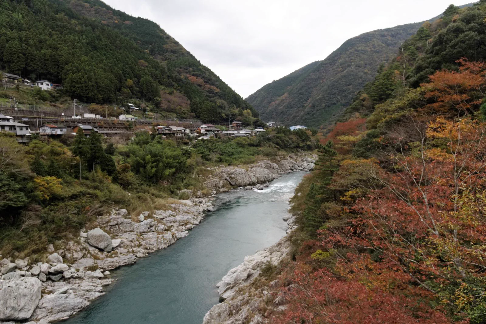 Gorge d’Oboke et paysage automnal de la Yoshino, solution de repli à faible risque près de l’entrée ferroviaire d’Iya