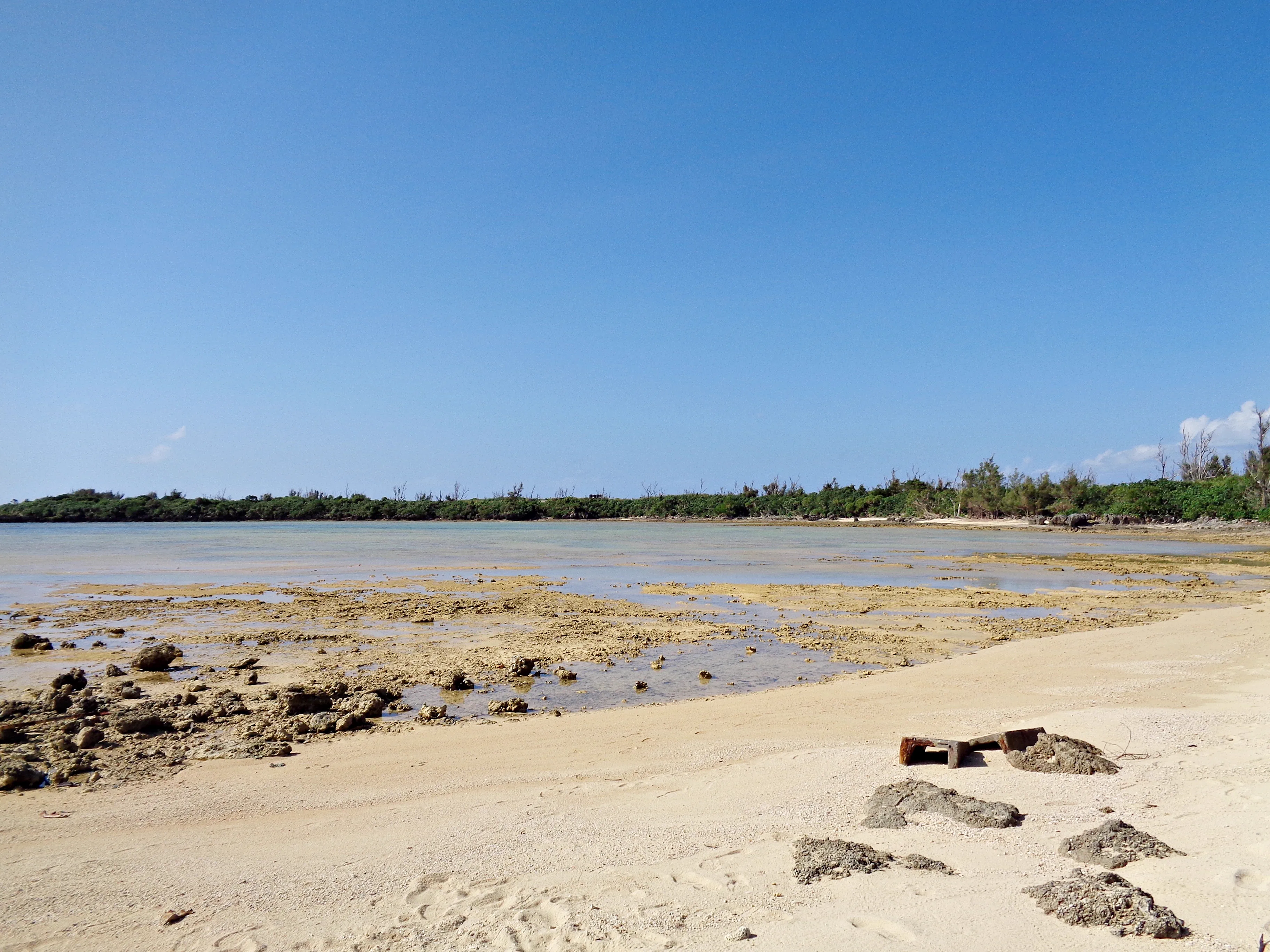 Plage et récif corallien de Minna-jima
