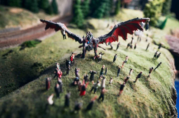 Scène miniature détaillée du Global Village à SMALL WORLDS Tokyo