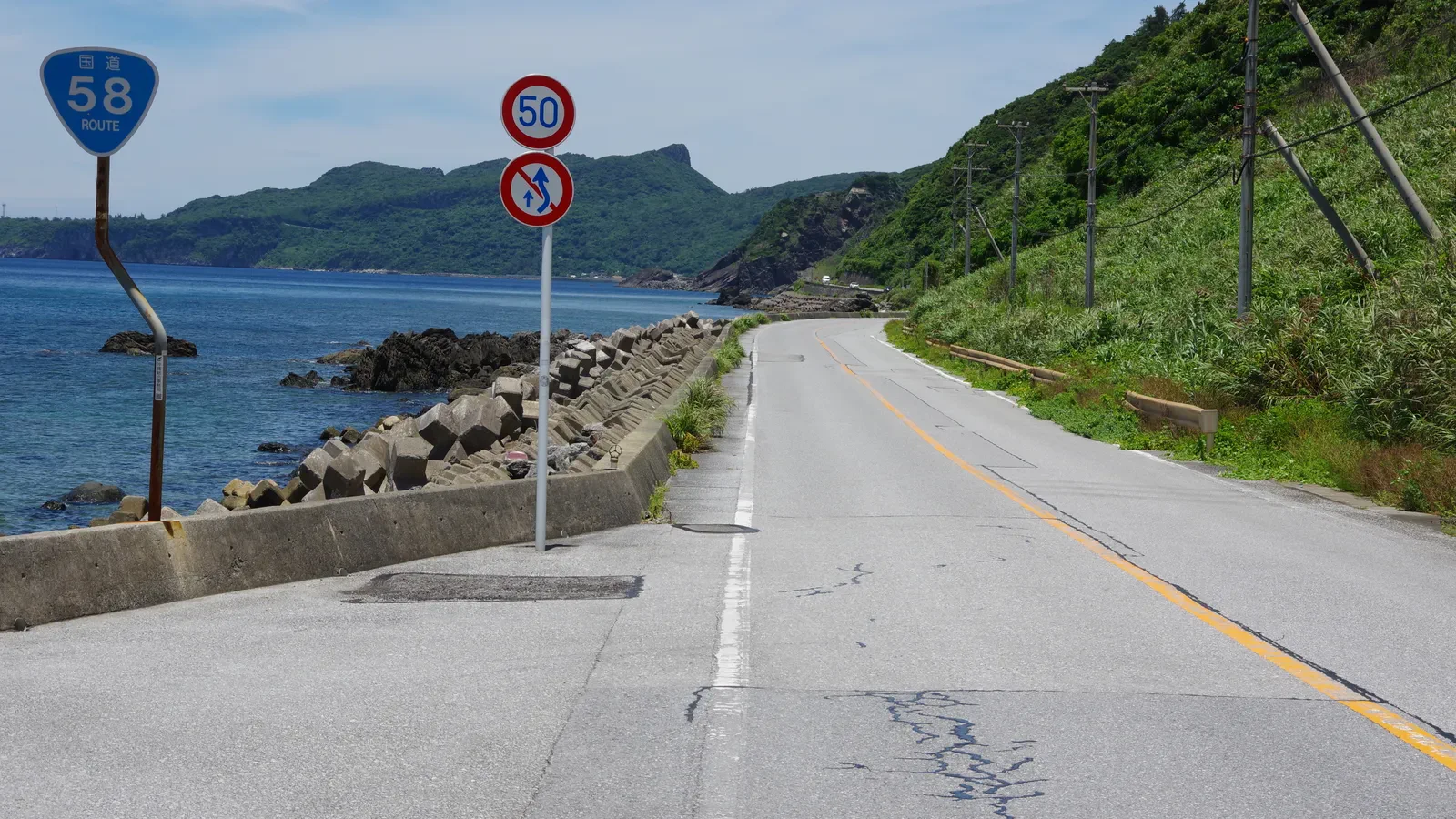 La Route 58 entre Onna et Naha peut subir la circulation et les conditions réelles de la route