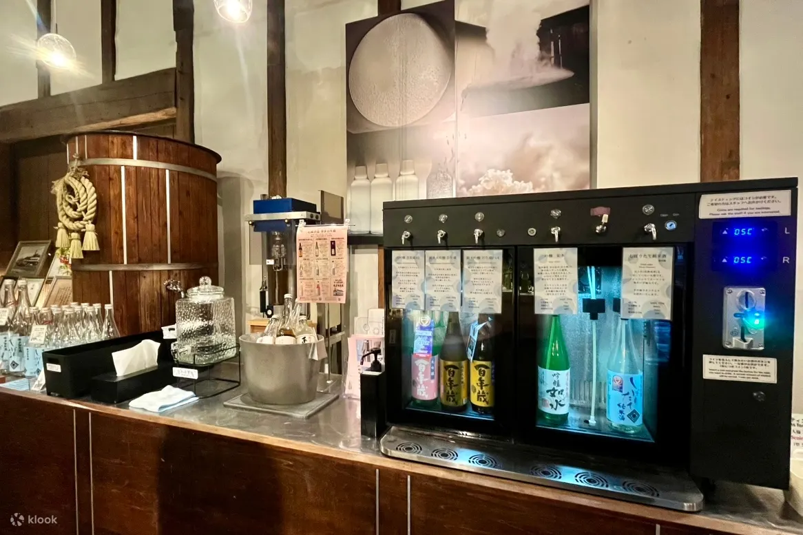 Dégustation de saké à Hakata Hyakunengura