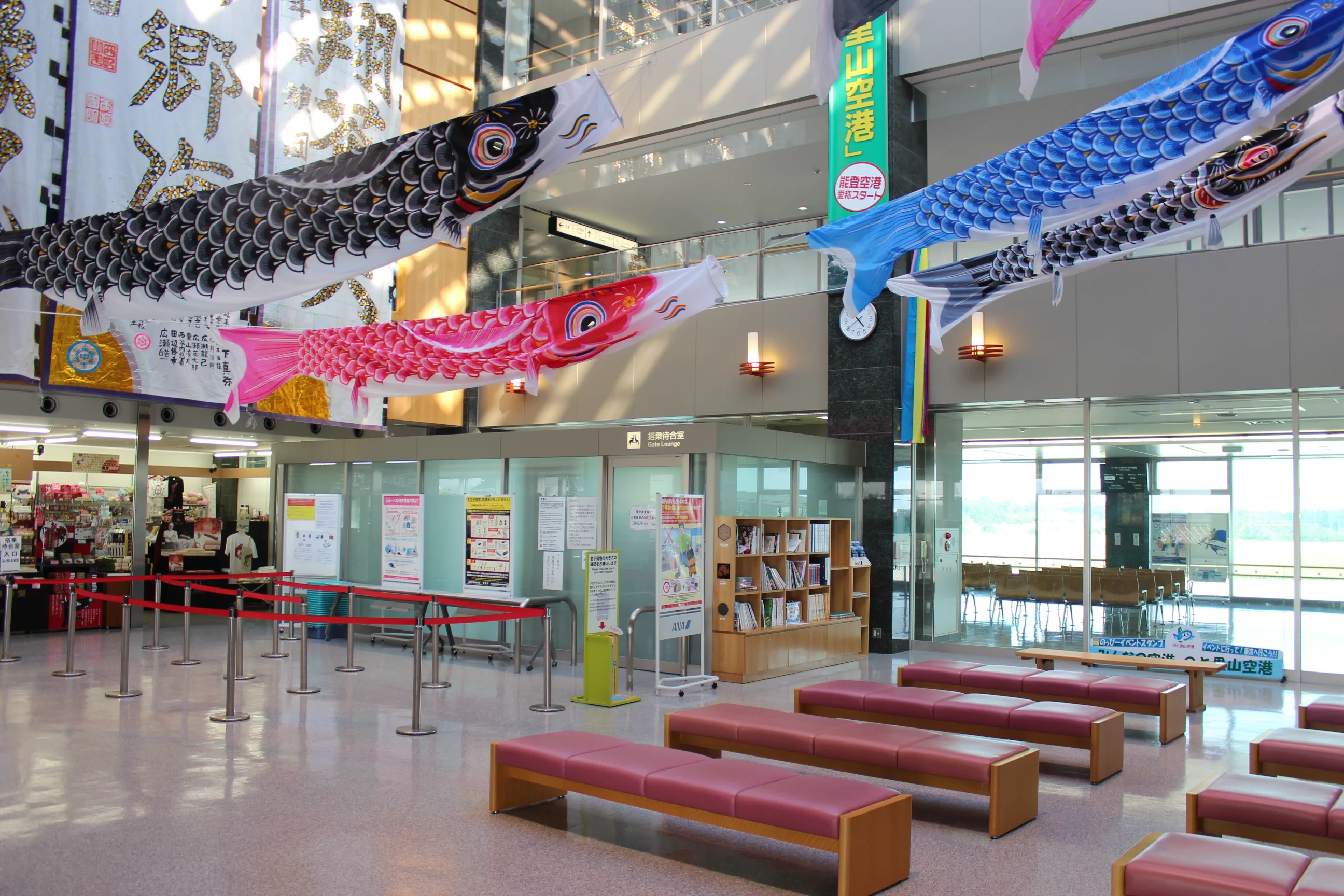 Zone d’embarquement de l’aéroport de Noto Satoyama, dont le transfert doit être préparé avant l’arrivée