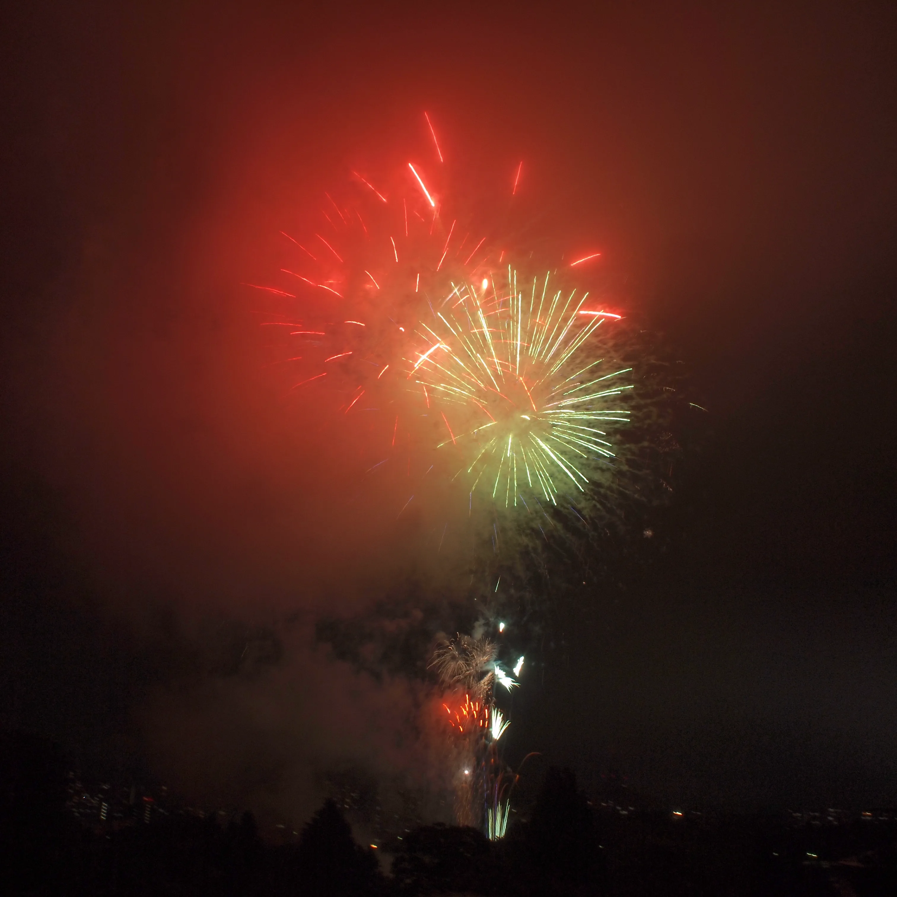 Feux d'artifice de la veille | Guide du Tanabata de Sendai 2026 | Organisation des trois jours de la veille et du festival principal, hébergement et transports. Photos en situation réelle
