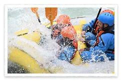 Rafting en eaux vives à Furano avec pagayage collectif dans les rapides