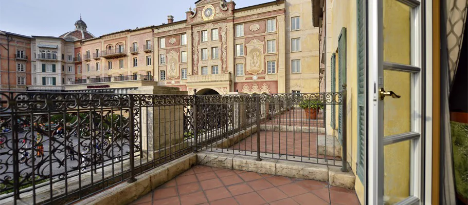 Balcony Room du MiraCosta avec balcon et capacité pour trois ou quatre personnes