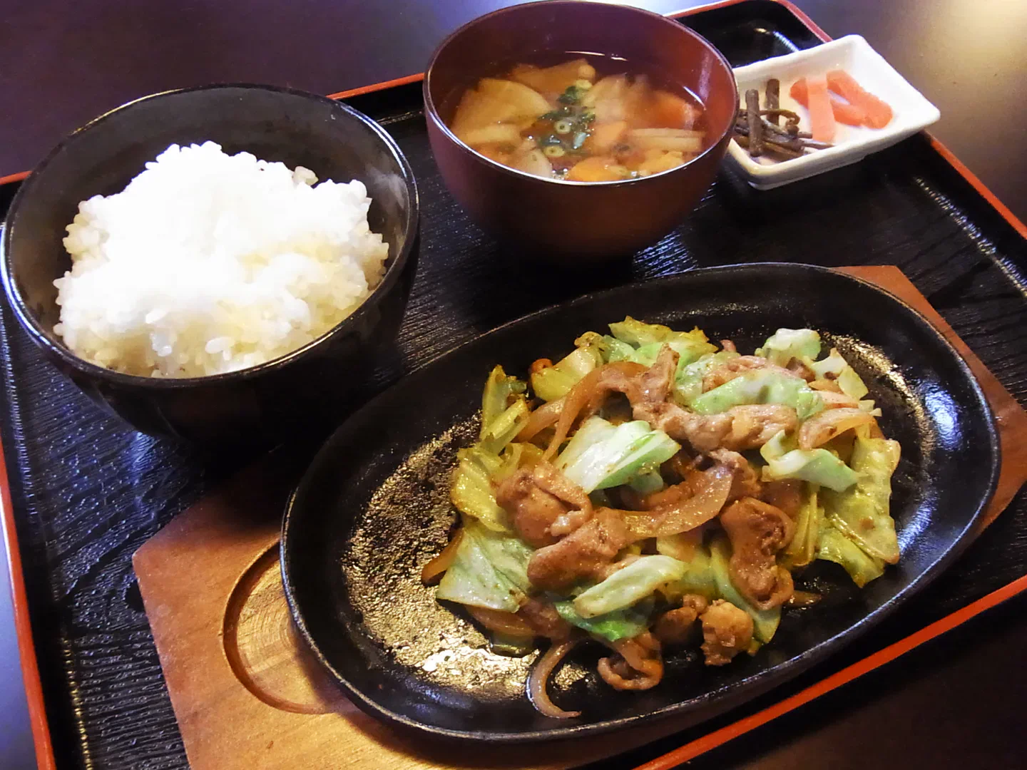 Plat de poulet keichan à Gujō-Hachiman