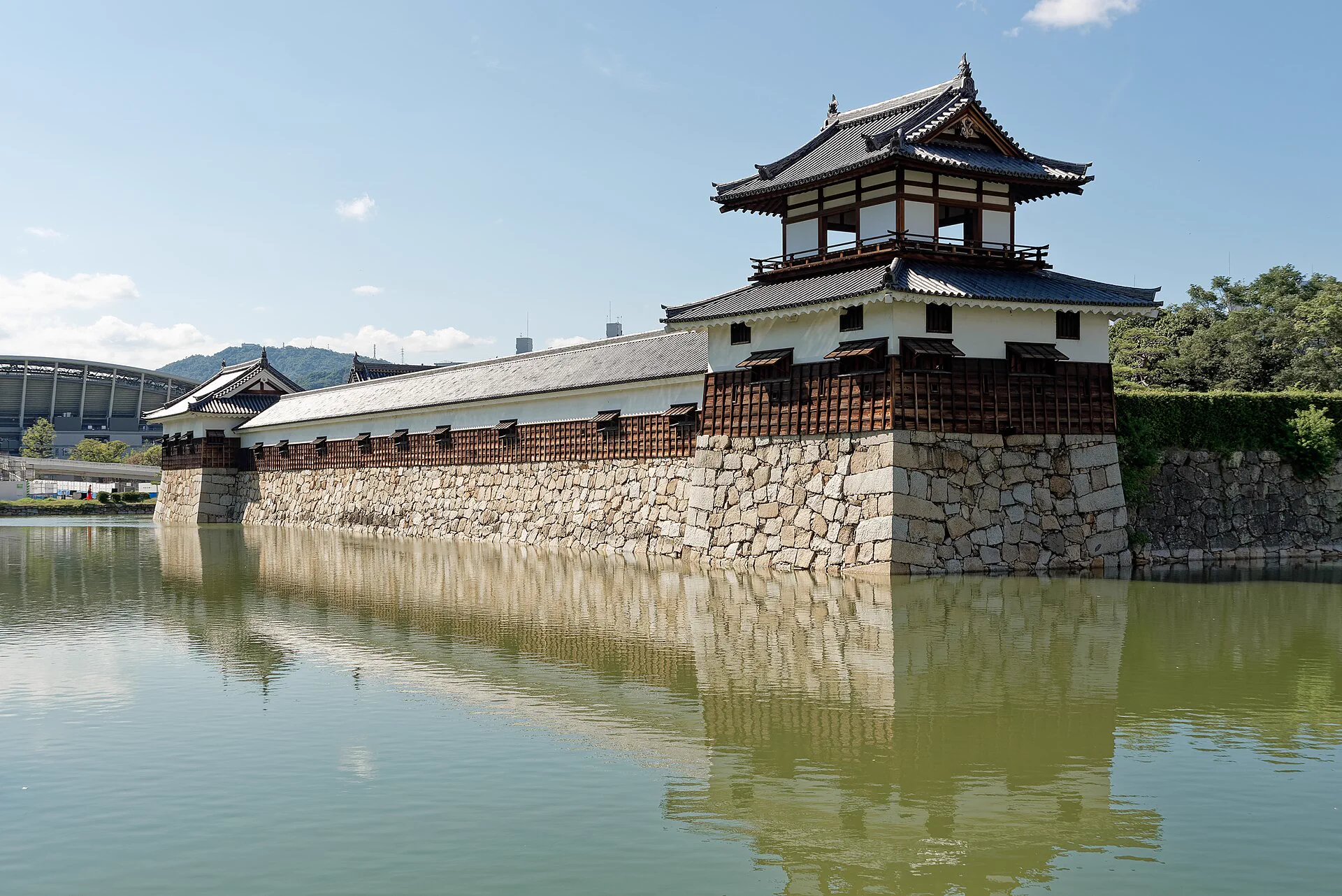 Extérieur du château d’Hiroshima après la fermeture intérieure du donjon en mars 2026