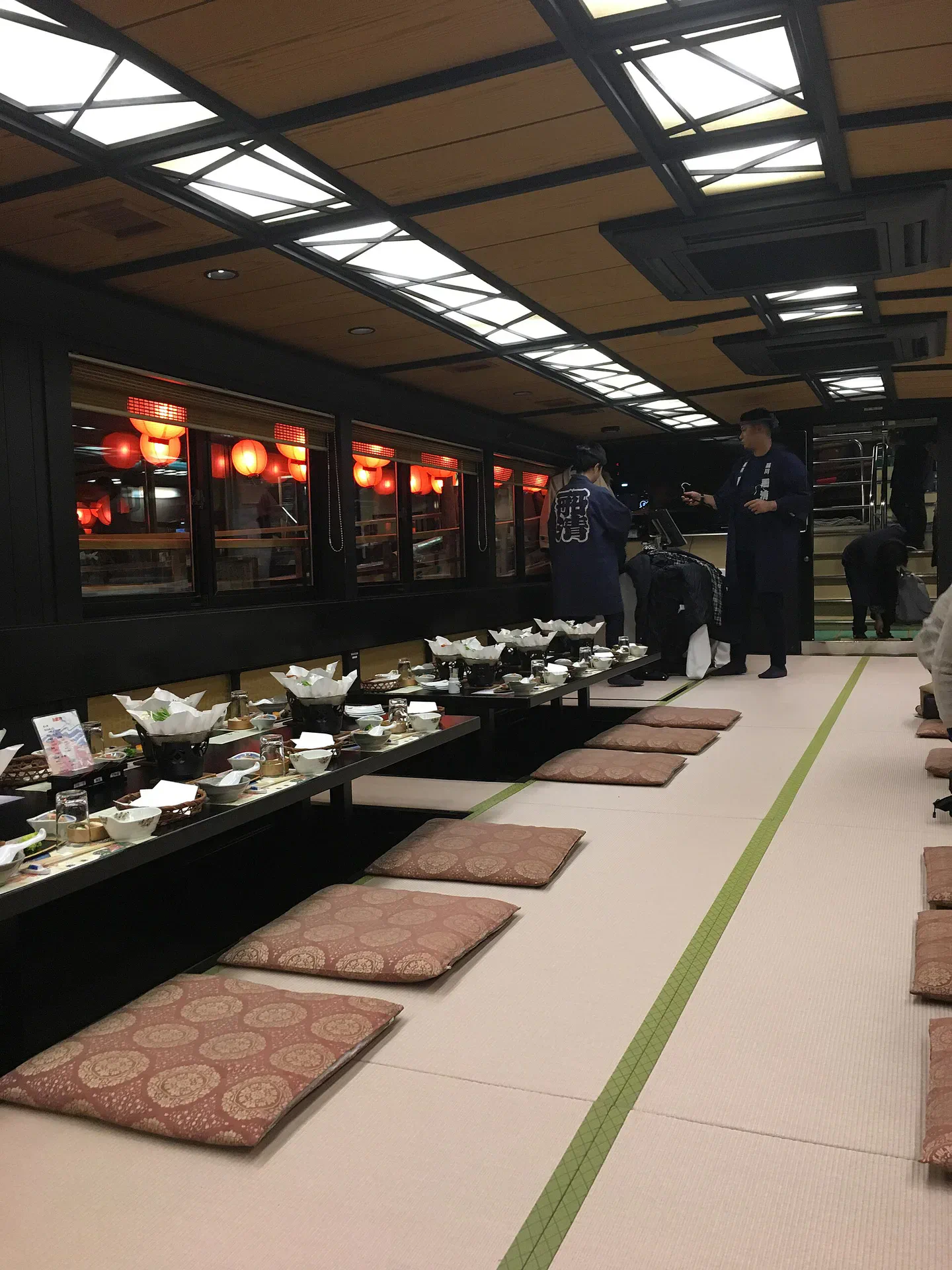 Intérieur d’un yakatabune à Tokyo
