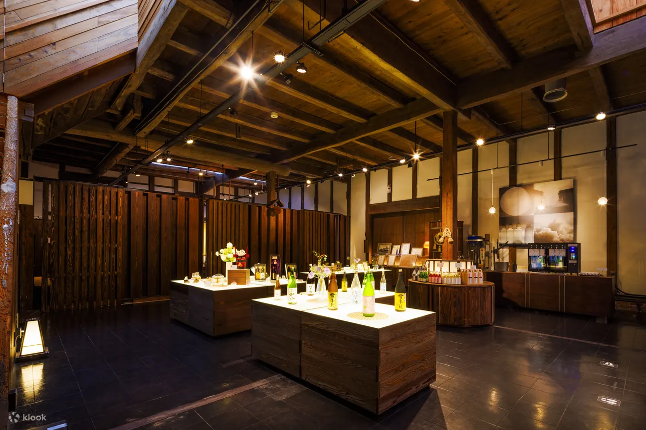 Bâtiment historique de Hakata Hyakunengura et boutique de vente directe