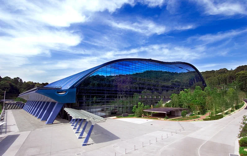 Musée national de Kyushu accessible depuis Dazaifu Tenmangu par le tunnel et les escalators