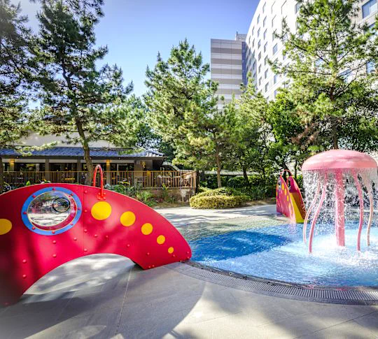 Piscine et installations de resort du Hilton Tokyo Bay