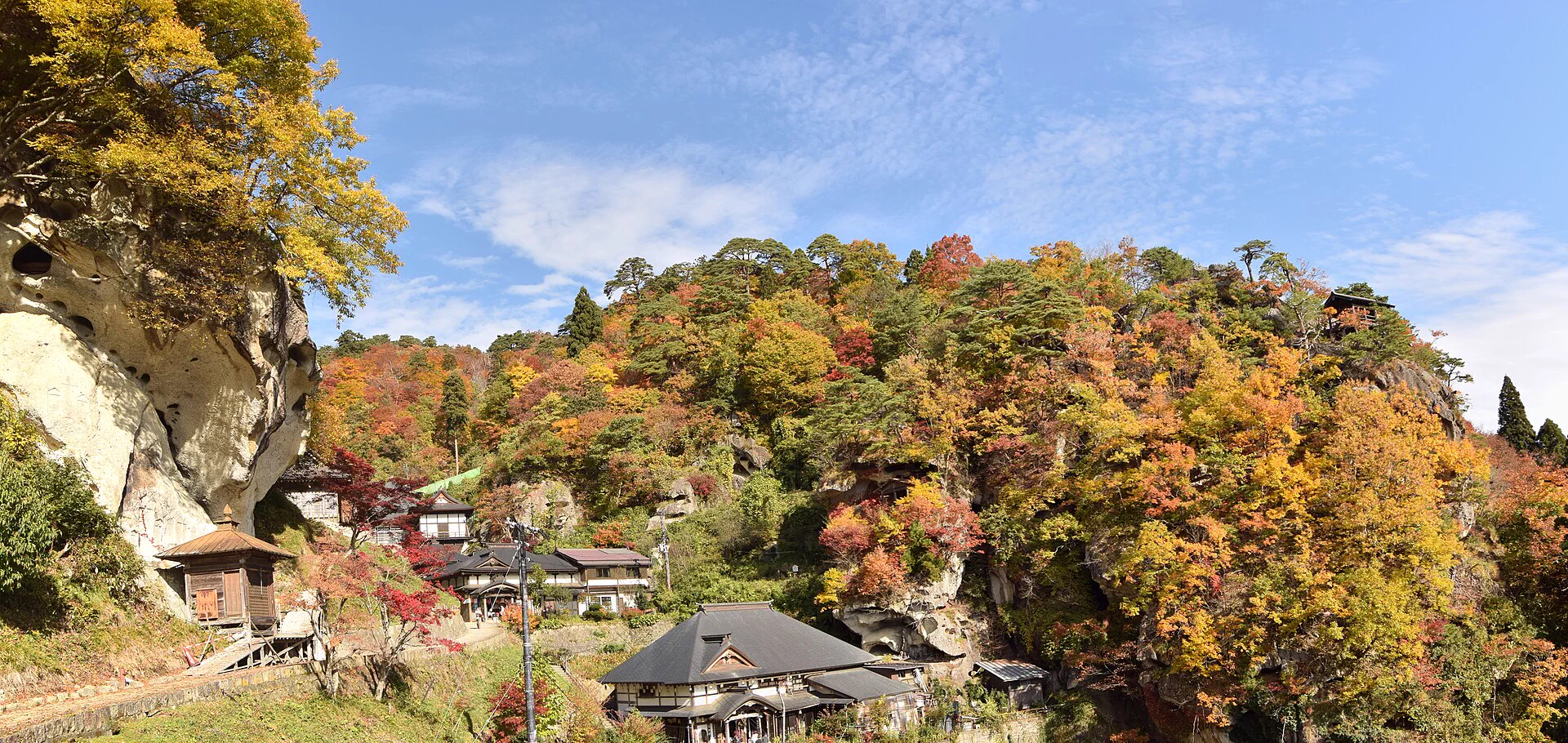 Vallée de Yamadera sous la brume d’automne