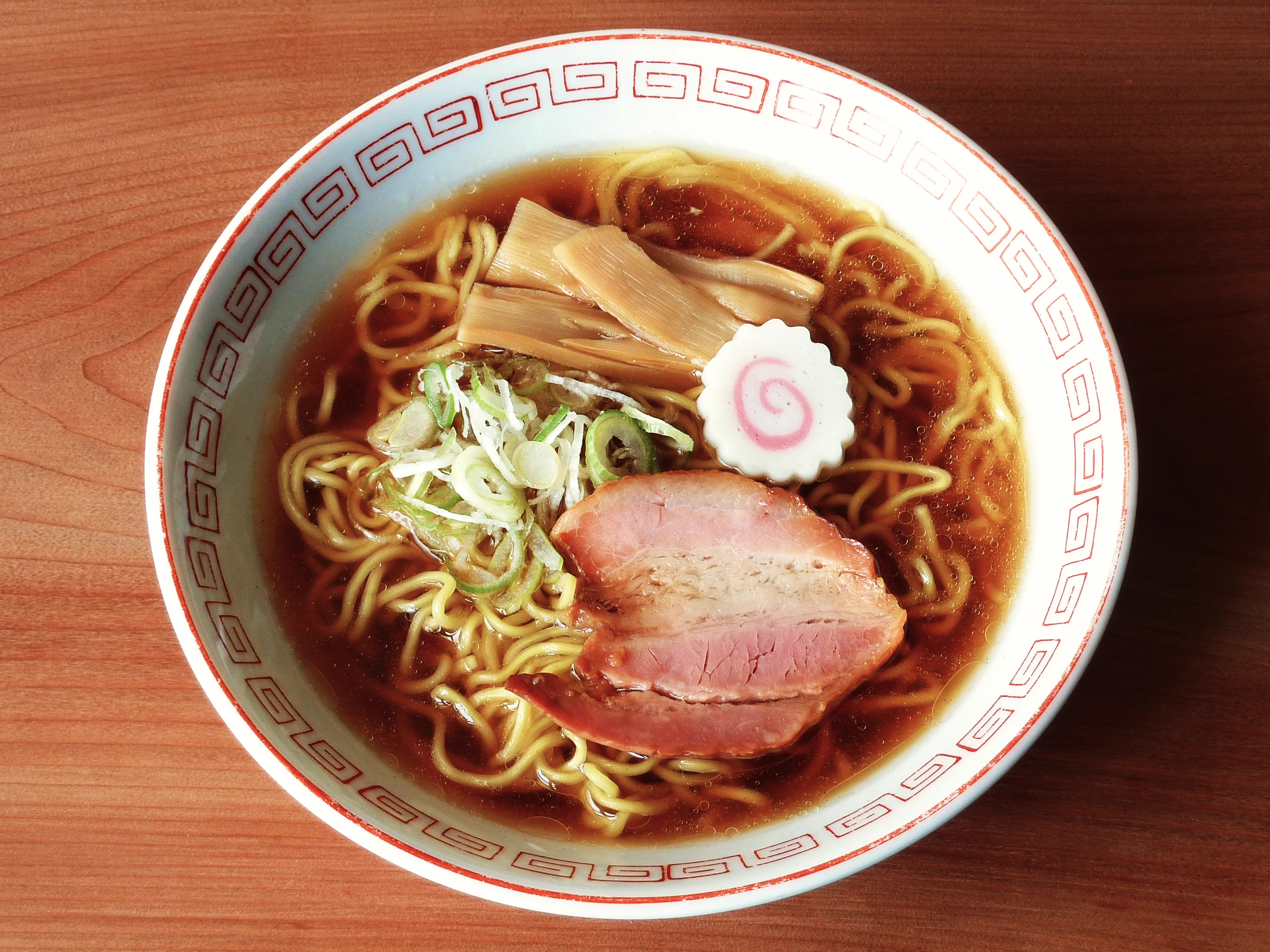 Lorsque les restaurants de Niseko sont complets, envisager un ramen ou un plat chaud simple dans la même zone comme solution de secours.
