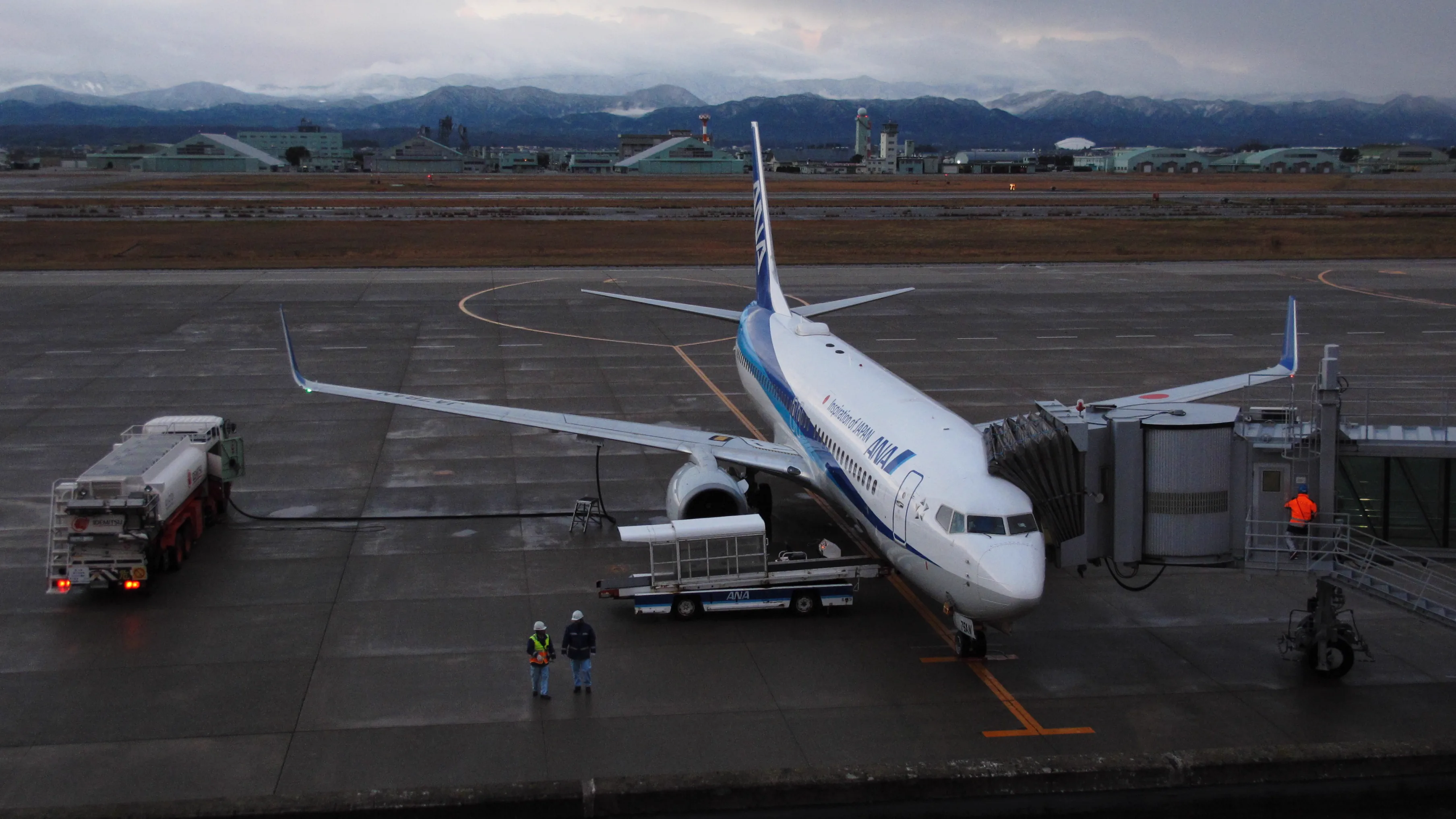 Avion ANA à l’aéroport de Komatsu, porte d’entrée vers Kanazawa, Kaga et Fukui