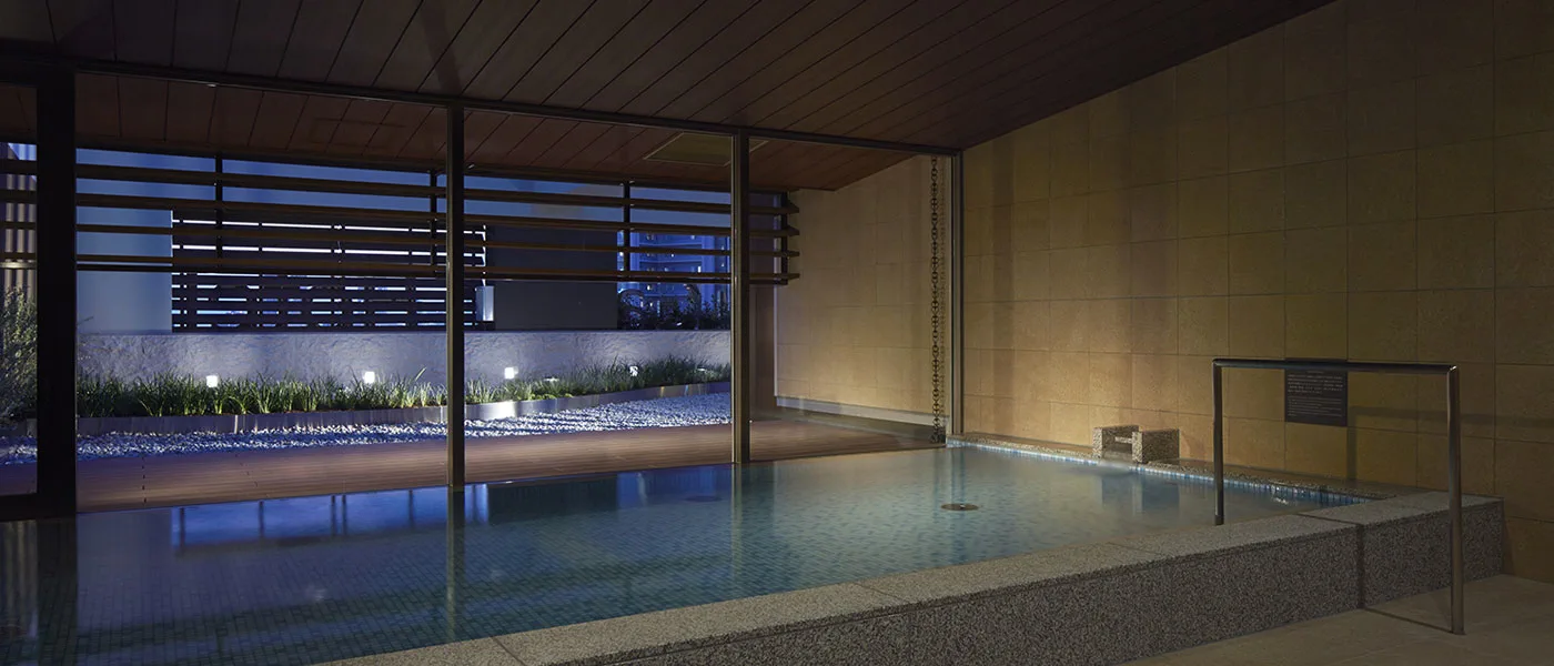 Mitsui Garden Hotel Osaka PREMIER 16ème étage, bain public et vue sur le jardin