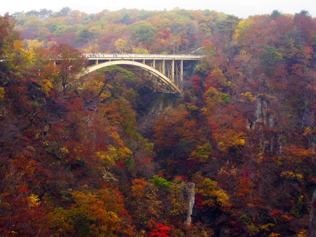 Sentier et gorge de Naruko en automne
