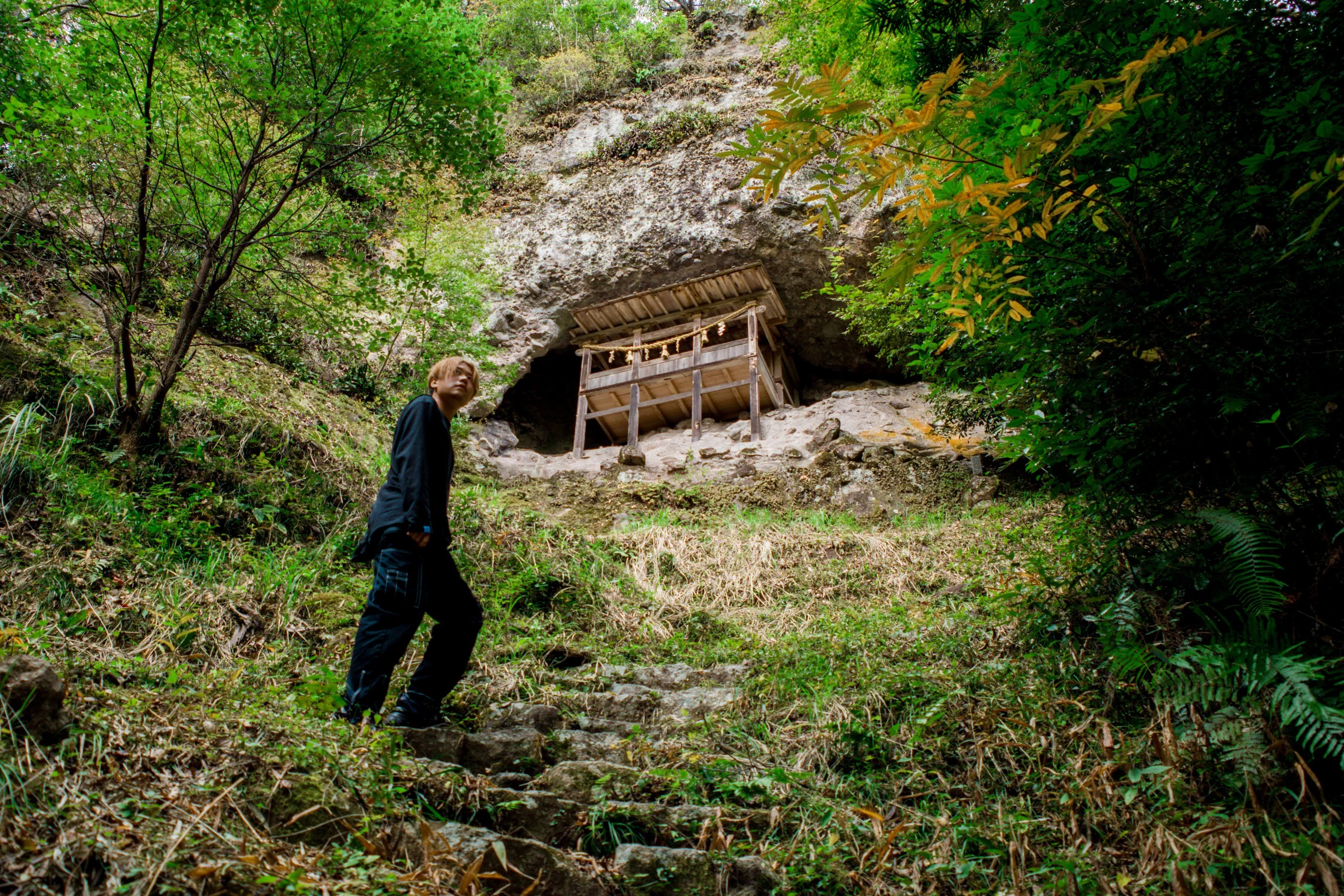 Sanctuaire Iwaya dans le village Higashimine